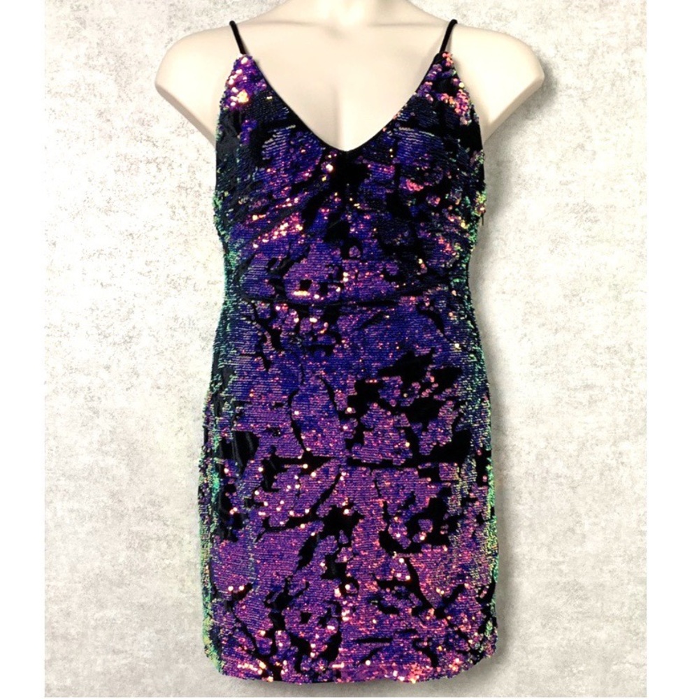🎉HP🎉L’atiste by Amy Purple Sequin Bodycon Dress